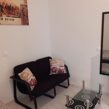 شقة Yellow House كالاماتا المظهر الخارجي الصورة