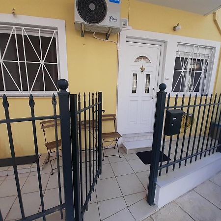 شقة Yellow House كالاماتا المظهر الخارجي الصورة